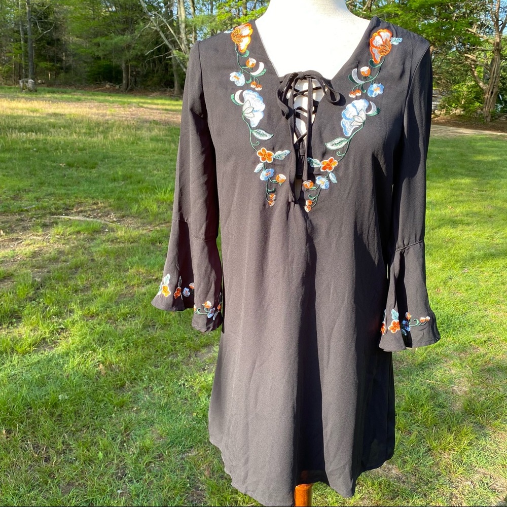 BLEUH CIEL DRESS MINI BLACK FLOWERS EMBROIDERY BOHEMIAN BELL SLEEVE Size S
